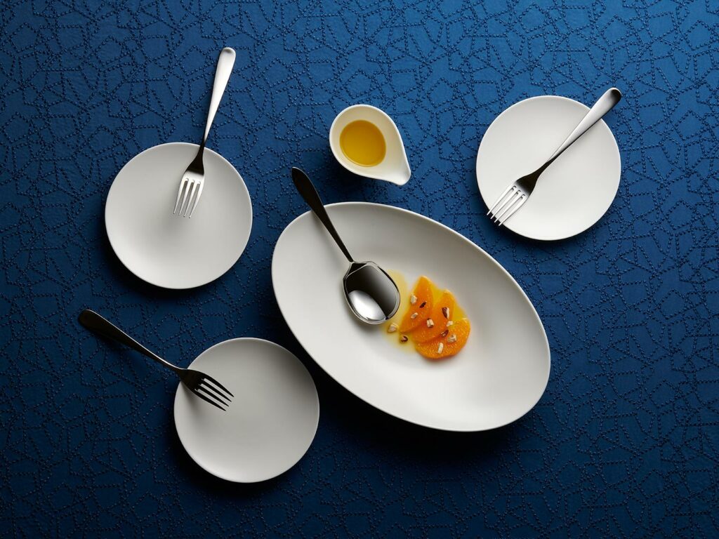 Master Dinner Plate Types Shapes Materials Occasions and More NARUMI CORPORATION
