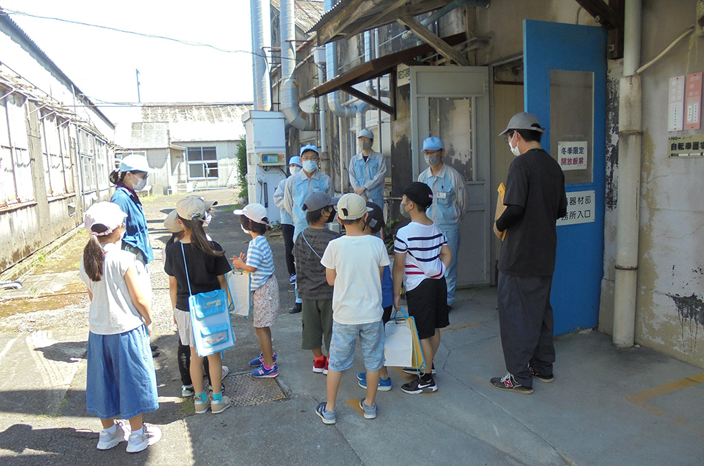 地域の小学生を工場見学へご招待